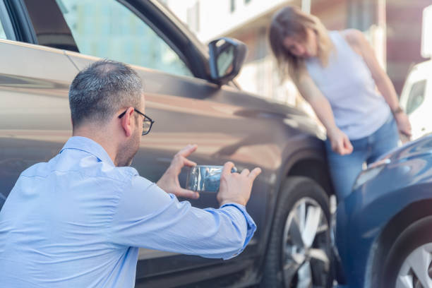 Professional Commercial Auto Insurance technician working in Benton, IL